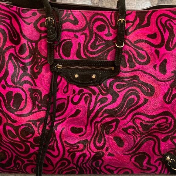 BALENCIAGA   
Magenta and Black Calf Hair and Suede Tote Bag - Picture 10 of 16